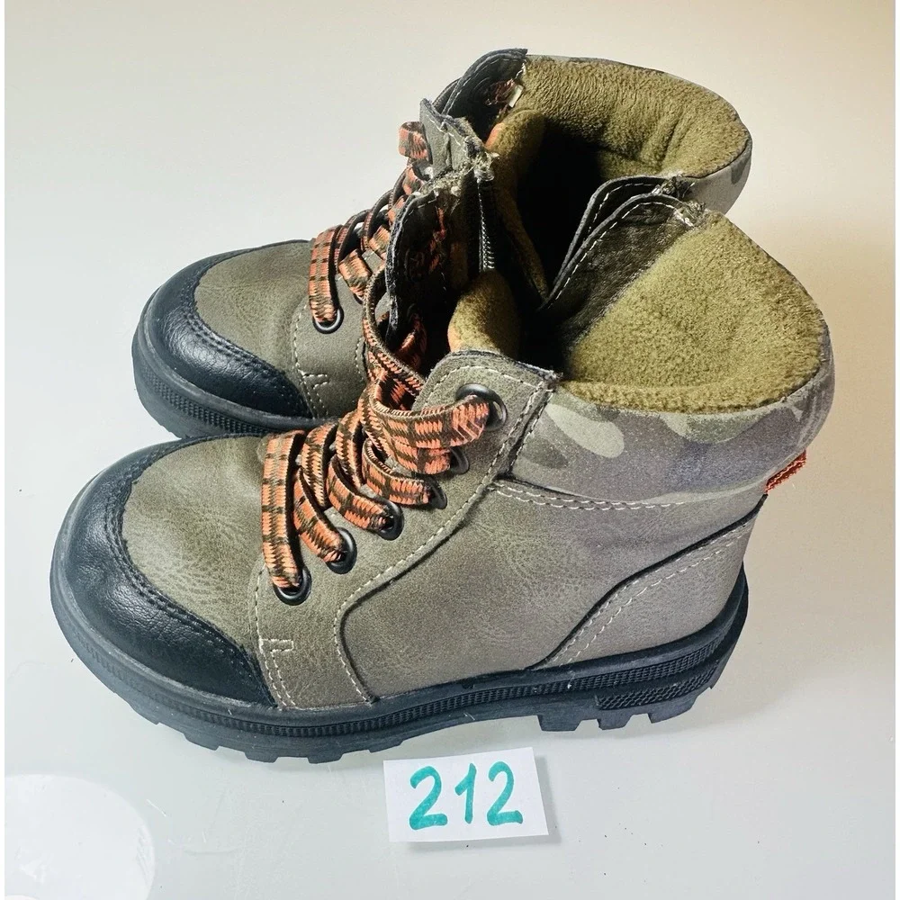 KIABI Kid's Winter Boots Boy's Olive Hiker Boot Sz US 8,5 (EU 25, 15 cm)